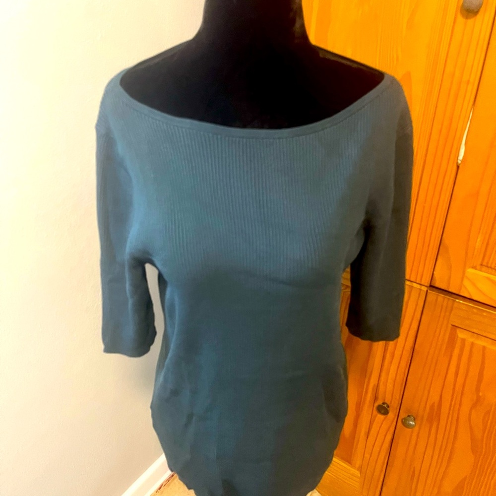 Green short sleeeved sweater